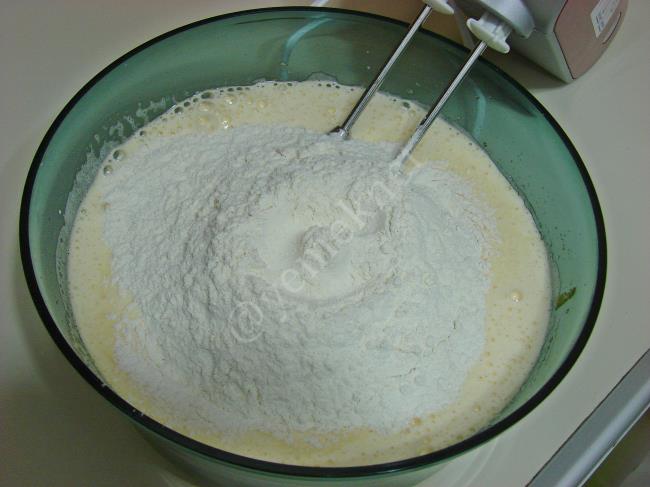 Kolay Portakallı Kek (Sütsüz ve Yoğurtsuz) - Yapılışı (4/12) 