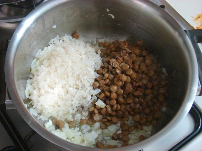Yeşil Mercimekli Pirinç Pilavı - Yapılışı (3/8) 