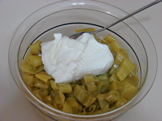 Yoğurtlu Biber Mezesi - Yapılışı (5/8) 