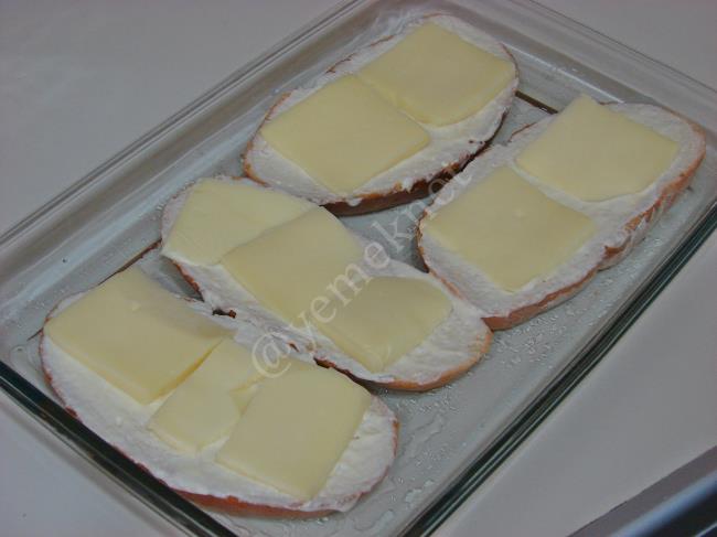 Yoğurtlu Ekmek Dilimleri - Yapılışı (6/12) 