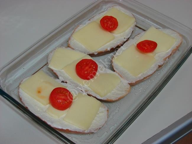 Yoğurtlu Ekmek Dilimleri - Yapılışı (7/12) 