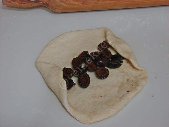 Zeytinli İçli Simit - Yapılışı (9/20) 