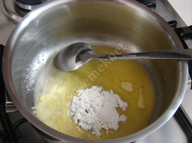 Erişteli Domates Çorbası - Yapılışı (3/12) 