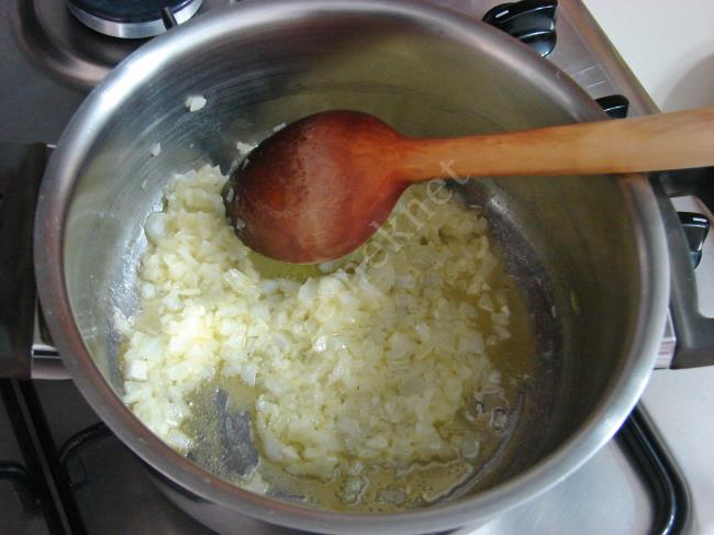 Erişteli Yeşil Mercimek Çorbası - Yapılışı (3/12) 