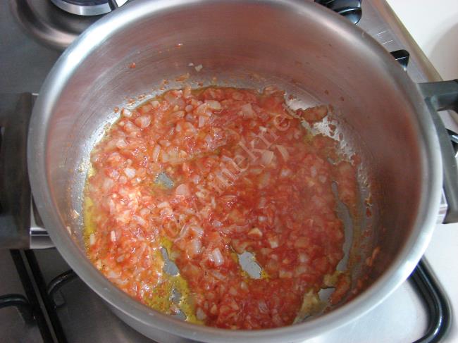 Erişteli Yeşil Mercimek Çorbası - Yapılışı (4/12) 