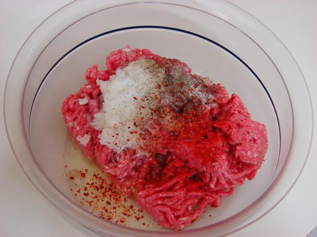 Ev Usulü Acılı Adana Kebap - Yapılışı (3/12) 