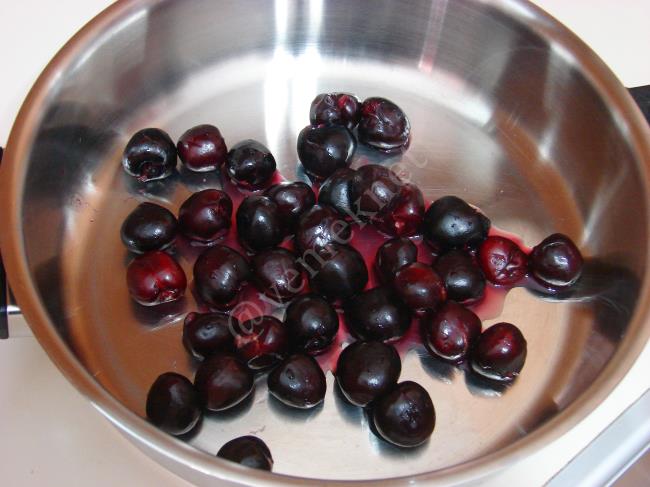 Ev Yapımı Kiraz Reçeli - Yapılışı (2/8) 