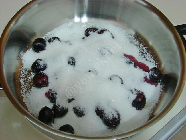 Ev Yapımı Kiraz Reçeli - Yapılışı (3/8) 