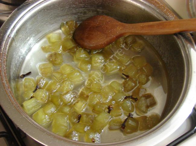 Patlıcan Reçeli - Yapılışı (4/8) 