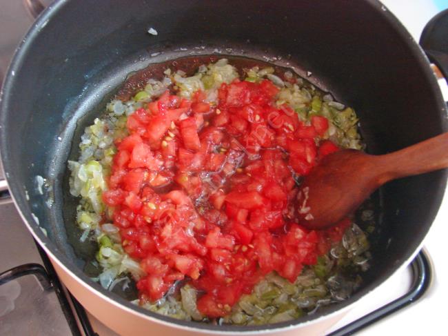 Patlıcanlı Bulgur Pilavı - Yapılışı (4/12) 