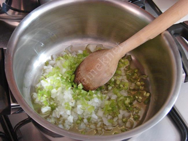 Yeşil Mercimekli Börek - Yapılışı (2/16) 