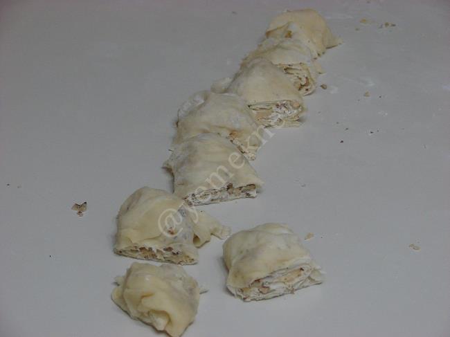 Ev Yapımı Cevizli Büzme Baklava - Yapılışı (14/20) 
