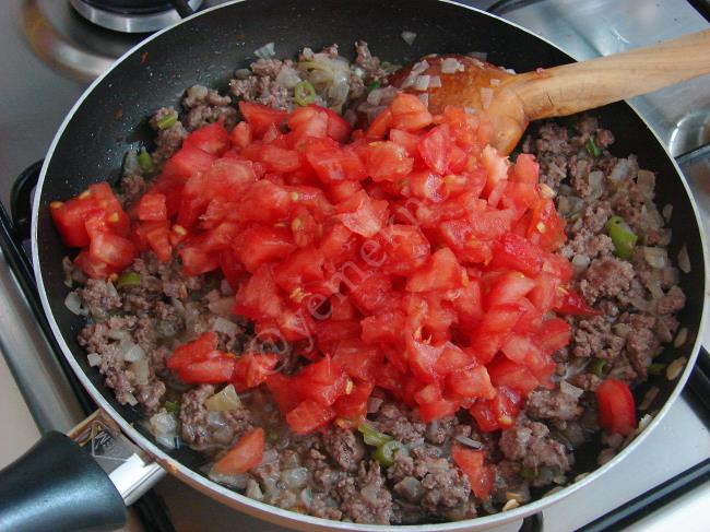 Fırında Kıymalı Karnıyarık - Yapılışı (5/16) 