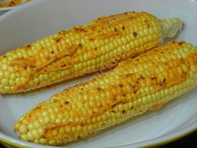 Fırında Tereyağlı Acılı Közlenmiş Mısır - Yapılışı (6/12) 