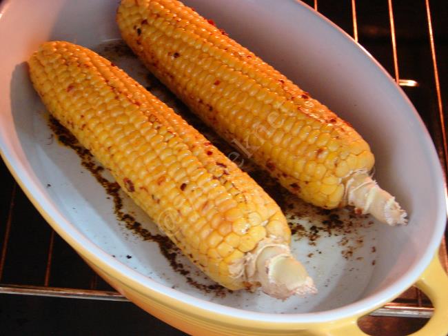 Fırında Tereyağlı Acılı Közlenmiş Mısır - Yapılışı (9/12) 