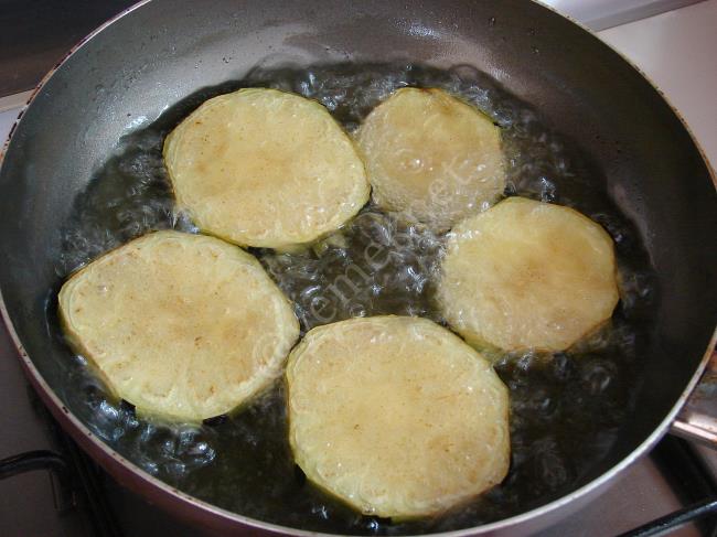 Tavuklu Patlıcan Oturtma - Yapılışı (2/16) 