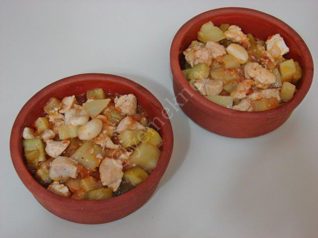 Fırında Tavuklu Sebzeli Güveç - Yapılışı (9/12) 