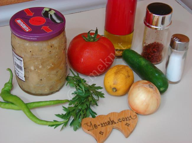 Közlenmiş Patlıcanlı Çoban Salatası - Yapılışı (1/8) 