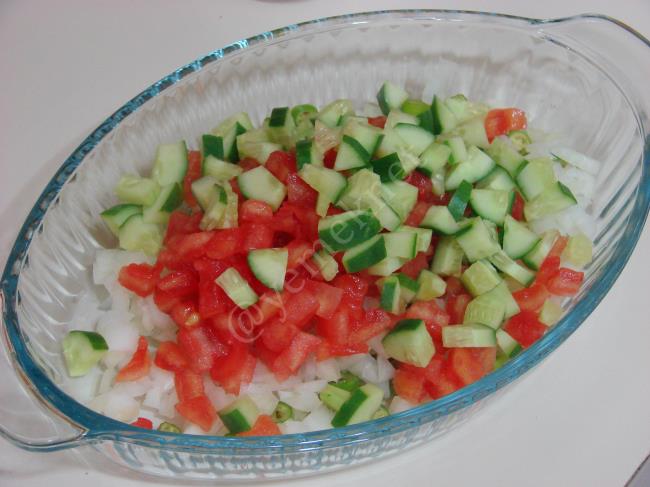 Közlenmiş Patlıcanlı Çoban Salatası - Yapılışı (5/8) 
