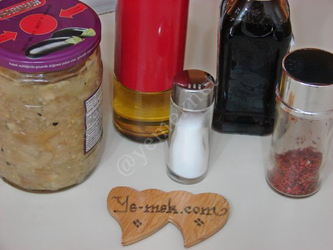 Nar Ekşili Közlenmiş Patlıcan Salatası - Yapılışı (1/8) 