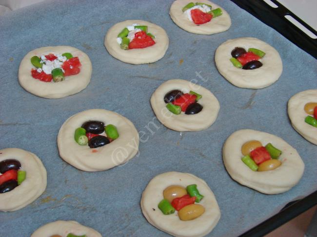 Pastane Usulü Minik Pizza - Yapılışı (10/16) 