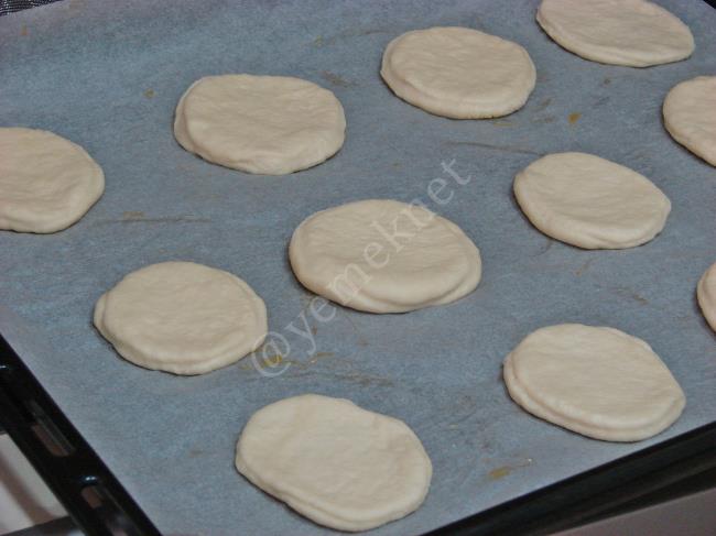 Pastane Usulü Minik Pizza - Yapılışı (8/16) 