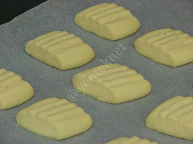 Pastane Usulü Un Kurabiyesi - Yapılışı (12/16) 