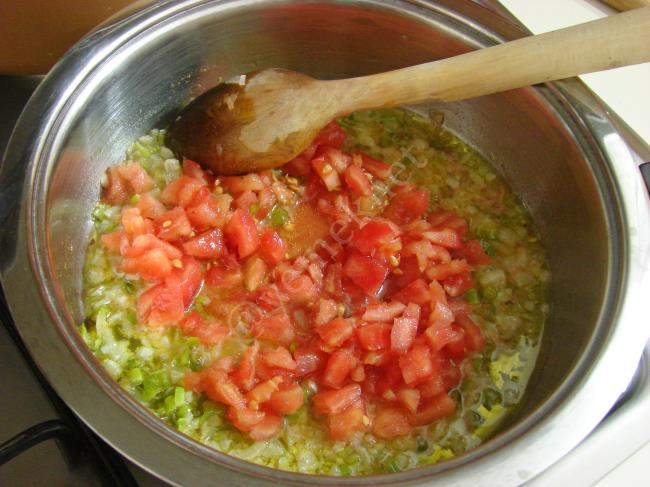 Pirinçli Yeşil Domates Yemeği - Yapılışı (3/8) 