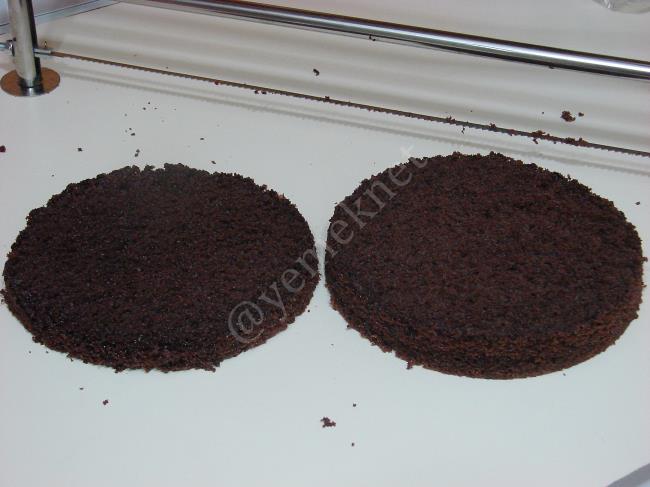 Çikolatalı Yaş Pasta - Yapılışı (15/24) 