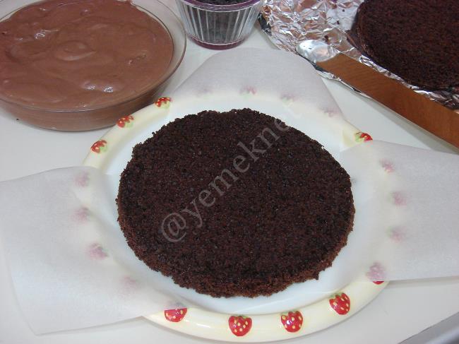 Çikolatalı Yaş Pasta - Yapılışı (16/24) 