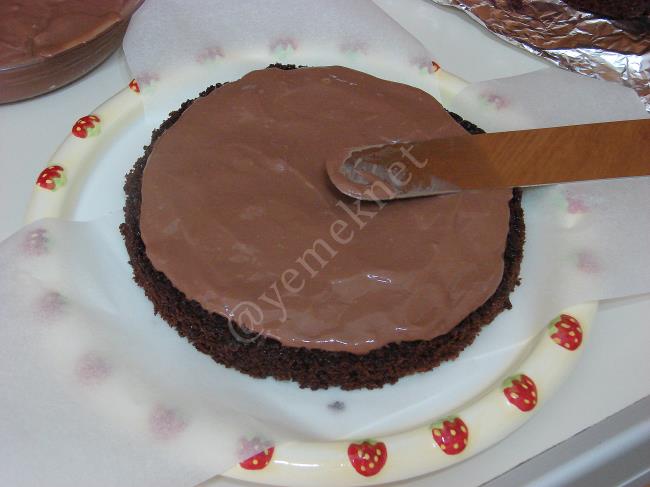 Çikolatalı Yaş Pasta - Yapılışı (17/24) 