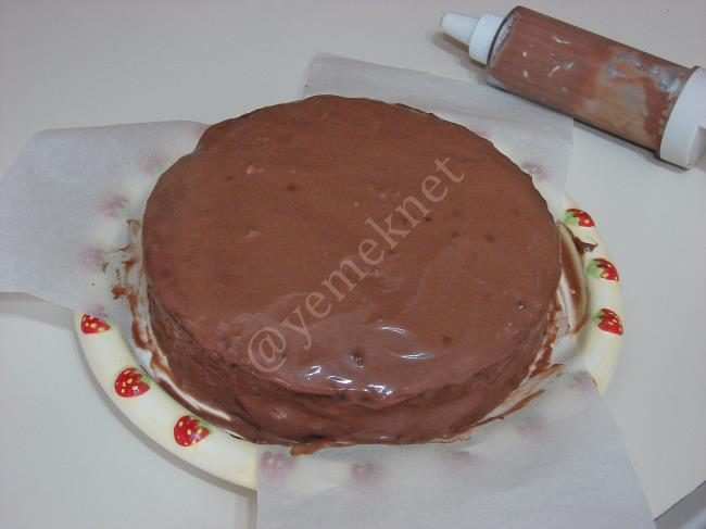 Çikolatalı Yaş Pasta - Yapılışı (20/24) 