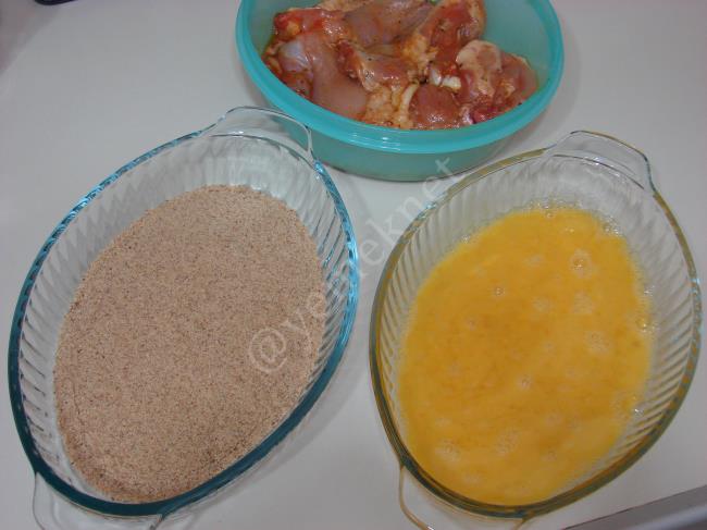 Fırında Galeta Unlu Çıtır Tavuk Pirzola - Yapılışı (5/12) 