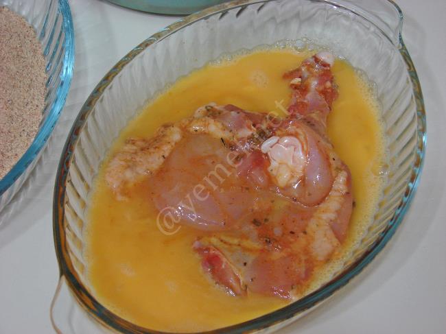 Fırında Galeta Unlu Çıtır Tavuk Pirzola - Yapılışı (6/12) 