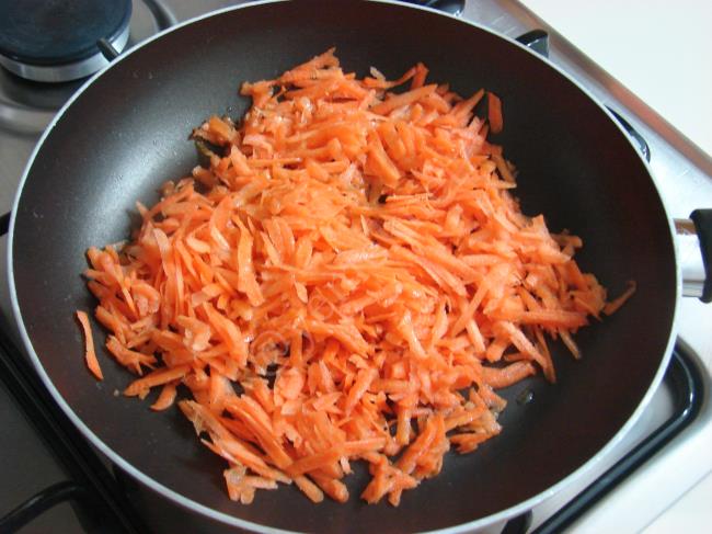 Közlenmiş Kırmızı Biberli Havuçlu Tarator - Yapılışı (2/8) 