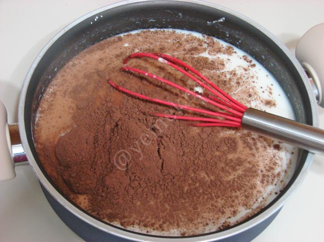 Bisküvili Yaş Pasta - Yapılışı (3/12) 