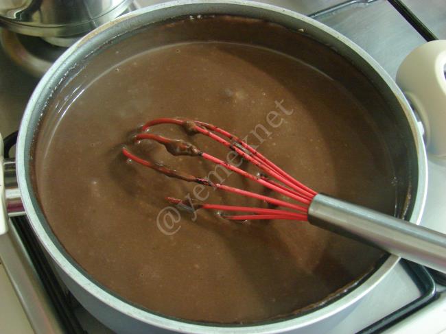 Bisküvili Yaş Pasta - Yapılışı (4/12) 