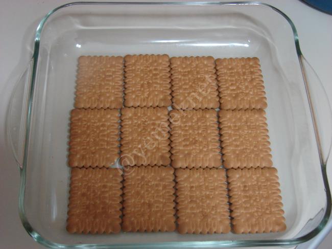 Bisküvili Yaş Pasta - Yapılışı (6/12) 