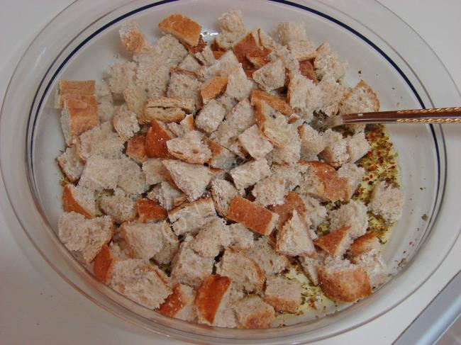 Fırında Baharatlı Kruton (Kıtır Ekmek) - Yapılışı (4/12) 