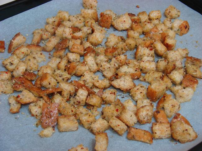 Fırında Baharatlı Kruton (Kıtır Ekmek) - Yapılışı (6/12) 