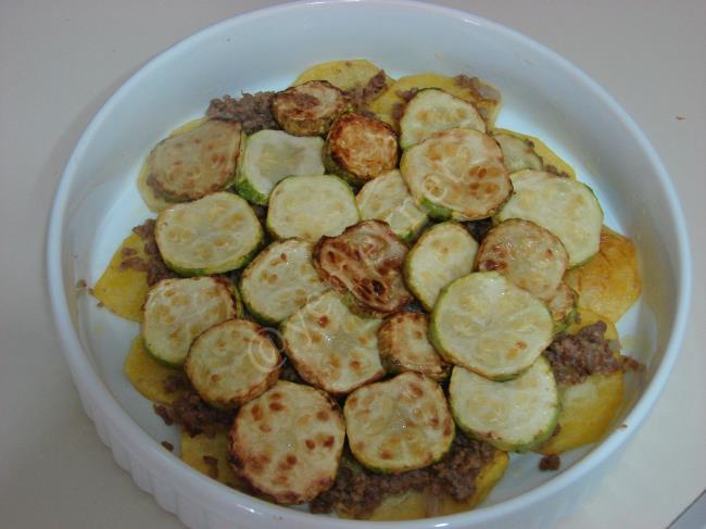 Fırında Beşamel Soslu Kıymalı Sebzeli Oturtma - Yapılışı (11/20) 