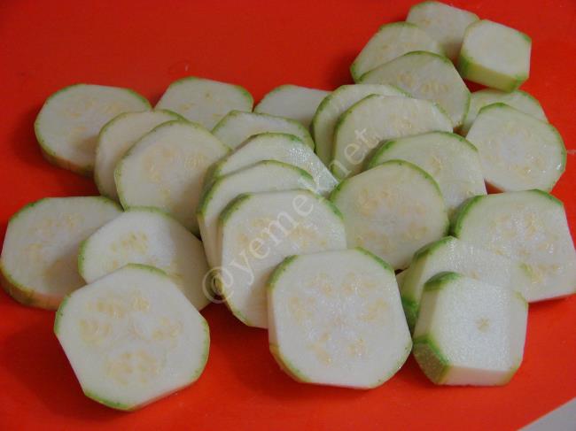 Fırında Beşamel Soslu Kıymalı Sebzeli Oturtma - Yapılışı (3/20) 