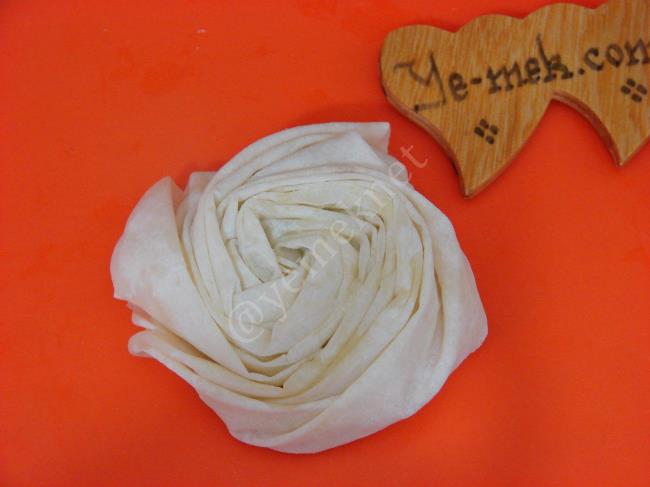 Gonca Gül Böreği - Yapılışı (5/12) 