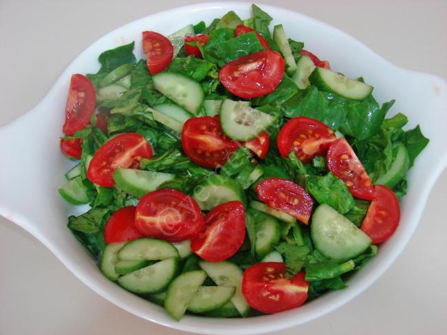 Krutonlu Ispanak Salatası - Yapılışı (3/8) 