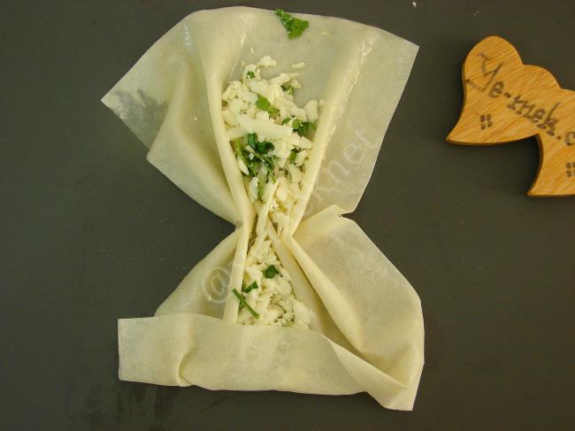 Peynirli Fiyonk Börek - Yapılışı (6/16) 
