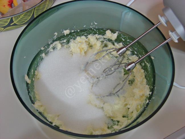 Şeftalili Alt Üst Kek - Yapılışı (5/16) 