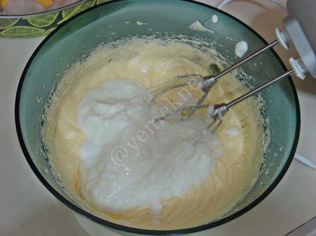 Şeftalili Alt Üst Kek - Yapılışı (9/16) 