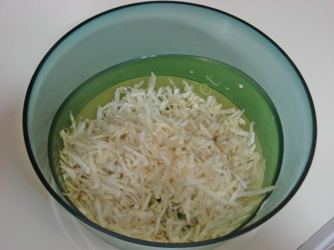 Yoğurtlu Kereviz Salatası - Yapılışı (2/8) 