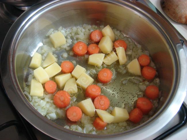 Etli Terbiyeli Kereviz Yemeği - Yapılışı (3/12) 