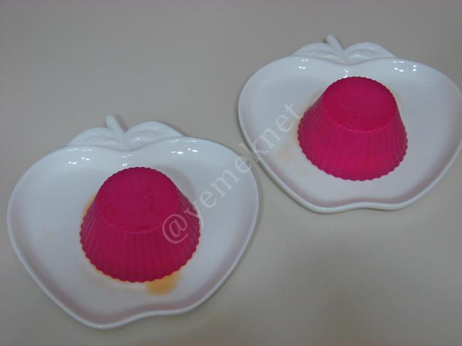 Karamel Soslu Muhallebi - Yapılışı (12/16) 